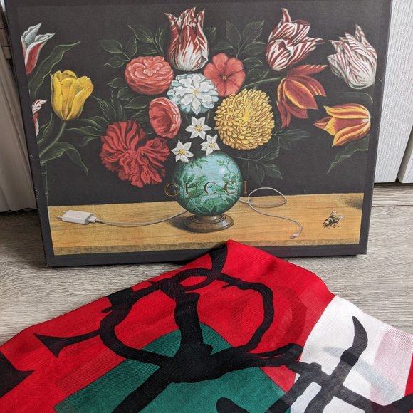 Gucci "Tomorrow" Scarf by Coco Capitan in Red - Picture 5 of 5